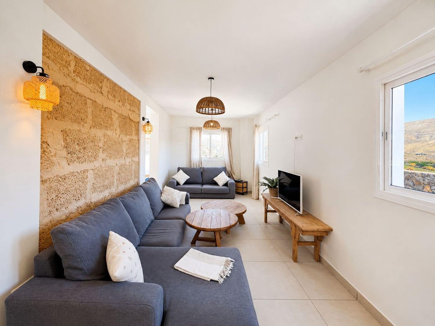 5 slaapkamer Villa te huur in Tabayesco met zwembad garage - € 3.900 (Ref: 9964889)