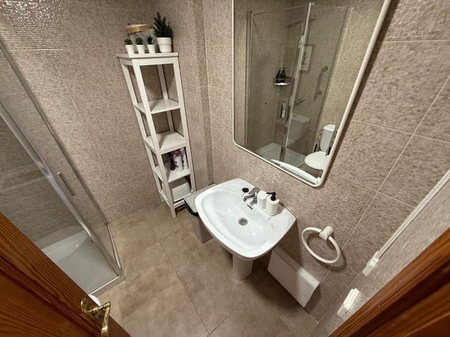 Appartement de 2 chambres à louer à Arrecife avec garage - 1 000 € (Ref: 9999535)