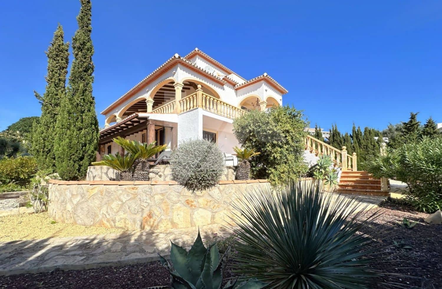 6 slaapkamer Villa te koop in Cumbre del Sol met zwembad garage - € 1.250.000 (Ref: 10006217)