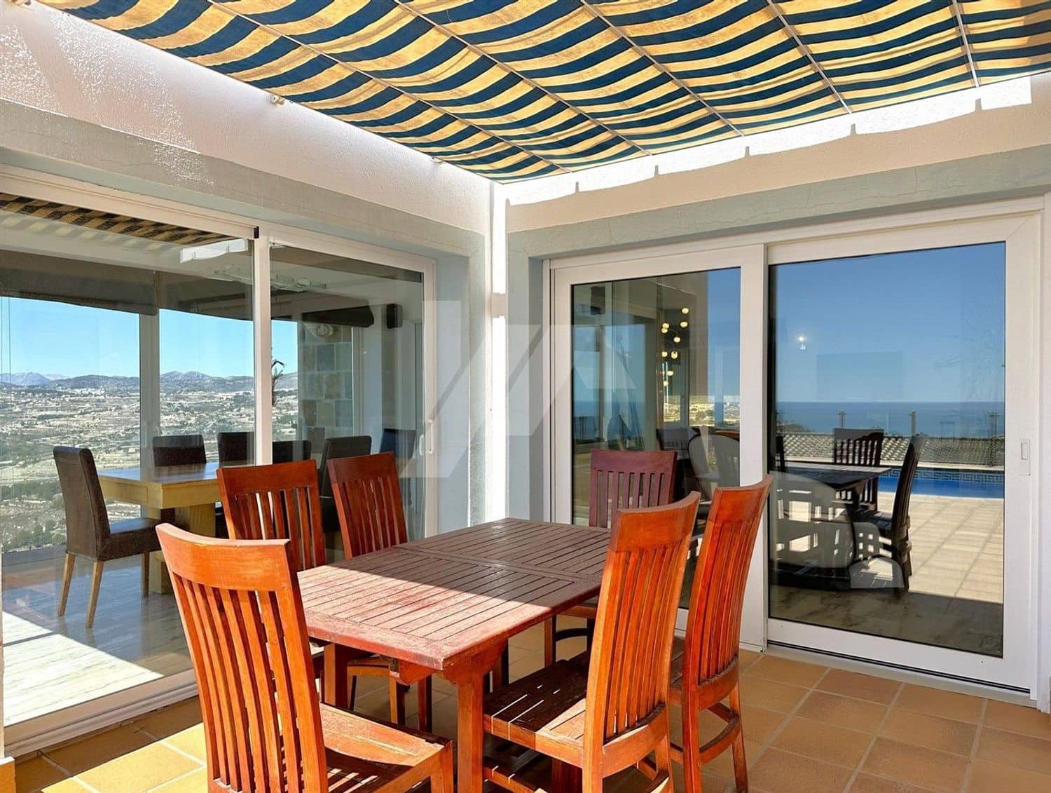 Chalet de 4 habitaciones en Moraira en venta con piscina garaje - 990.000 € (Ref: 8395409)