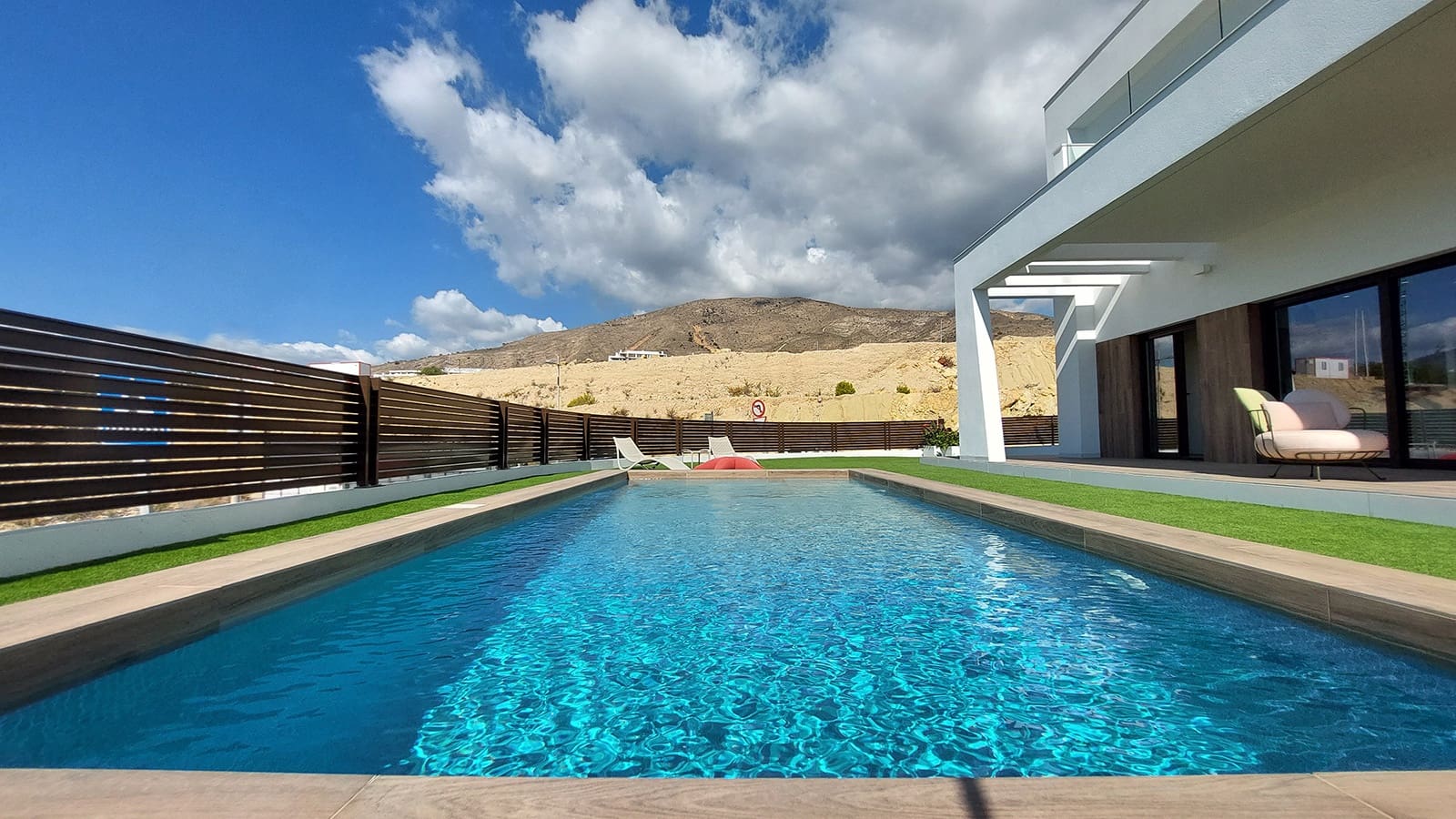 Chalet de 3 habitaciones en Finestrat en venta con piscina garaje - 565.000 € (Ref: 8597048)