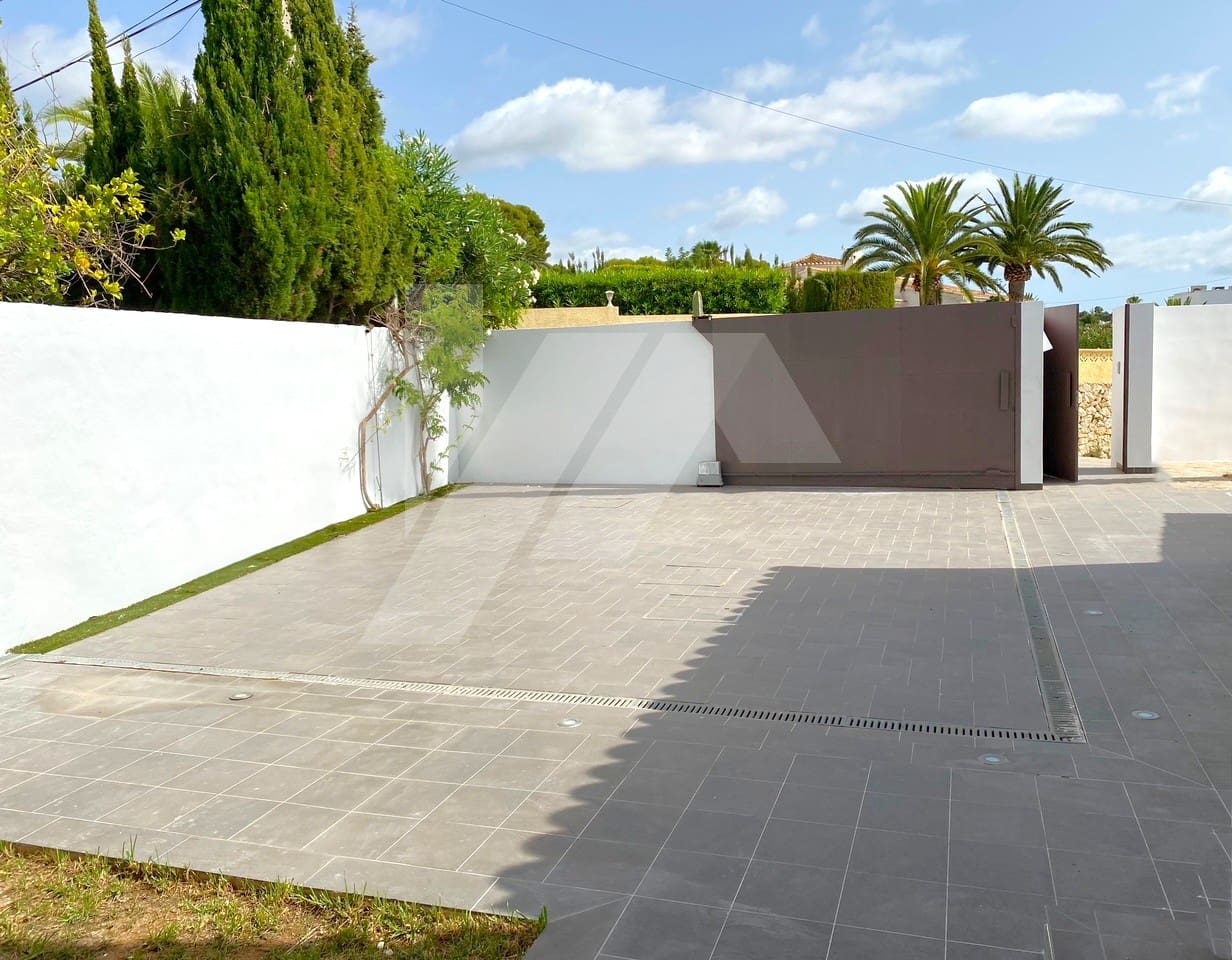 4 bedroom Villa for sale in Teulada-Moraira with pool garage - € 1,440,000 (Ref: 9412653)