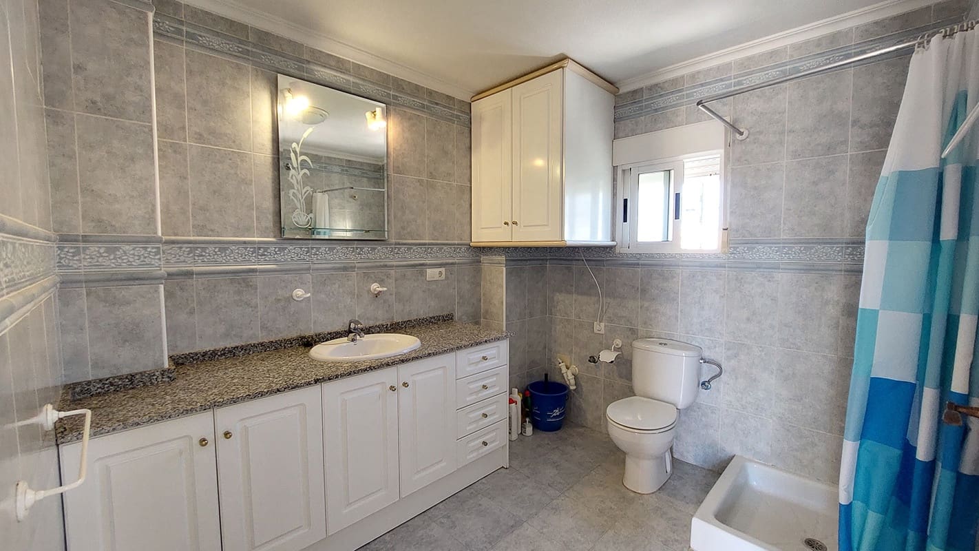 Chalet de 3 habitaciones en Torrevieja en venta con piscina garaje - 335.000 € (Ref: 9420028)