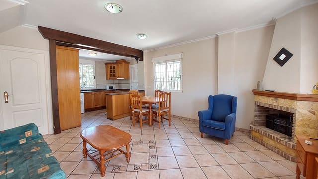 Chalet de 3 habitaciones en Torrevieja en venta con piscina garaje - 335.000 € (Ref: 9420028)