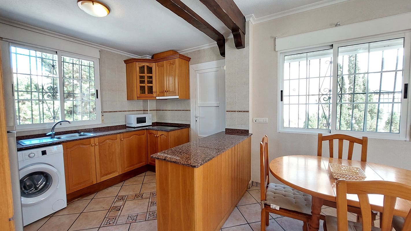 Chalet de 3 habitaciones en Torrevieja en venta con piscina garaje - 335.000 € (Ref: 9420028)