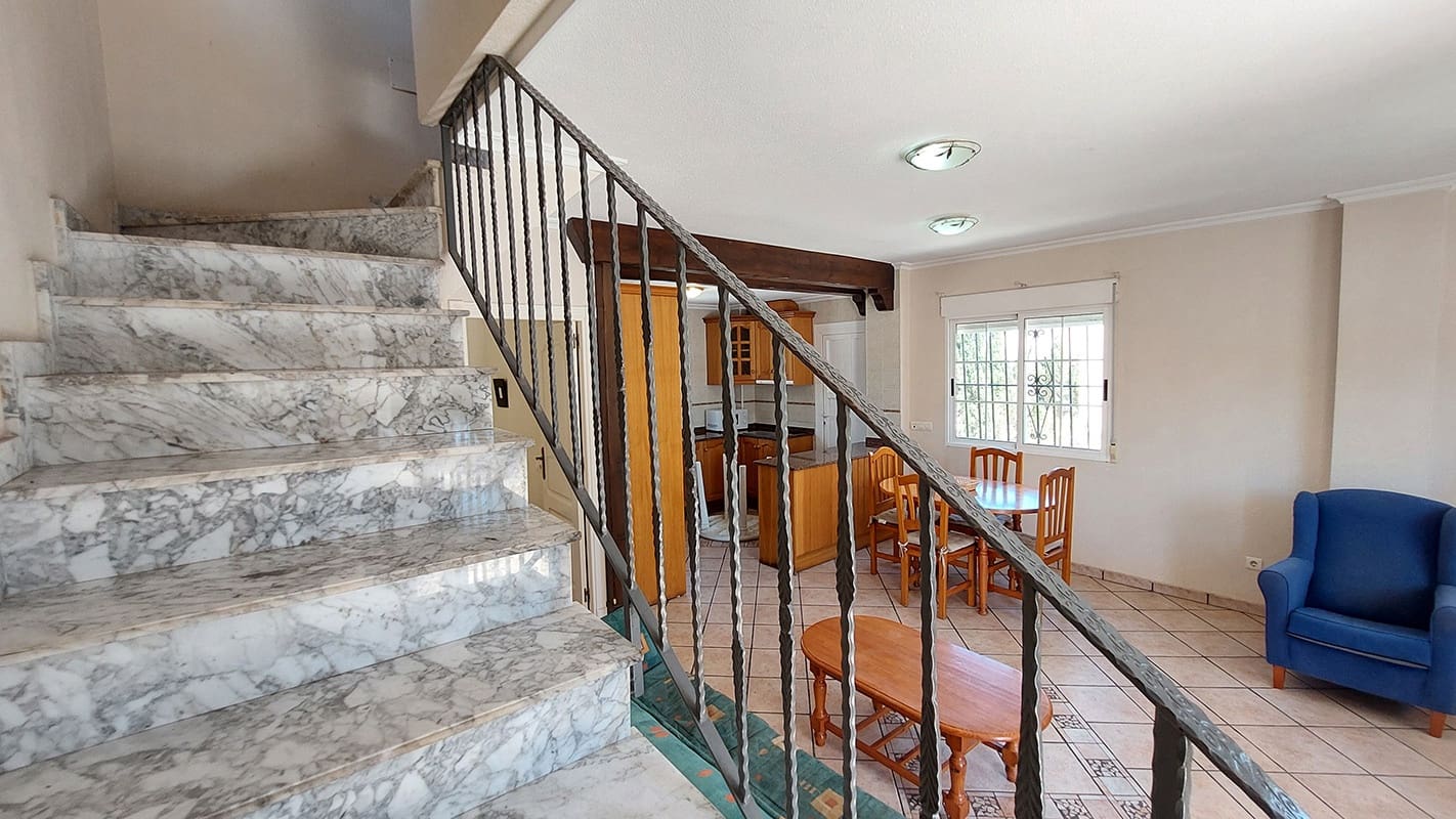 Chalet de 3 habitaciones en Torrevieja en venta con piscina garaje - 335.000 € (Ref: 9420028)