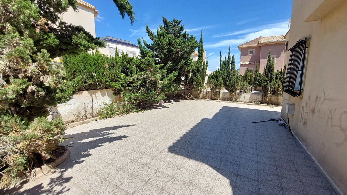 Chalet de 3 habitaciones en Torrevieja en venta con piscina garaje - 335.000 € (Ref: 9420028)
