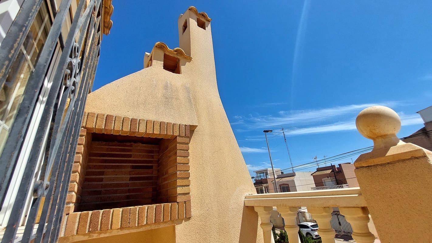 Chalet de 3 habitaciones en Torrevieja en venta con piscina garaje - 335.000 € (Ref: 9420028)