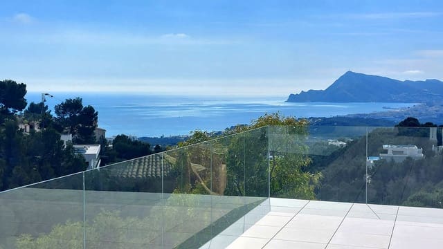 4 bedroom Villa for sale in Altea with pool garage - € 2,250,000 (Ref: 9700344)