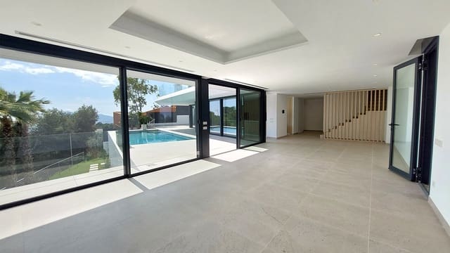 4 bedroom Villa for sale in Altea with pool garage - € 2,250,000 (Ref: 9700344)