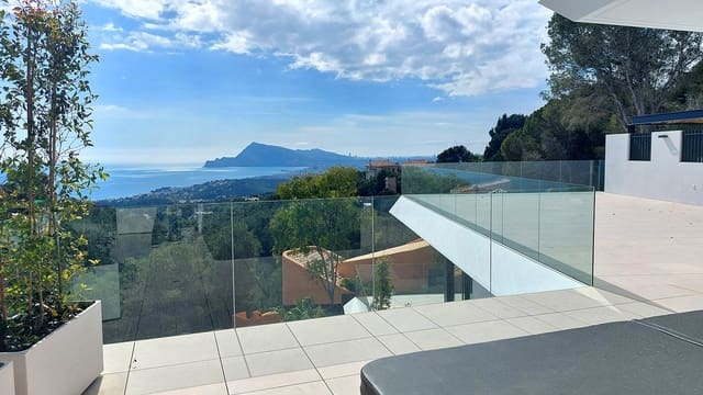 4 bedroom Villa for sale in Altea with pool garage - € 2,250,000 (Ref: 9700344)