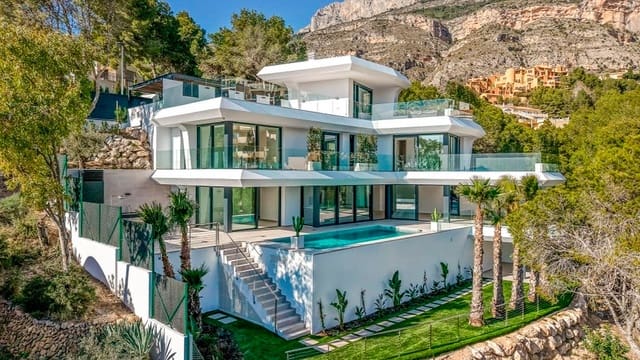 4 bedroom Villa for sale in Altea with pool garage - € 2,250,000 (Ref: 9700344)