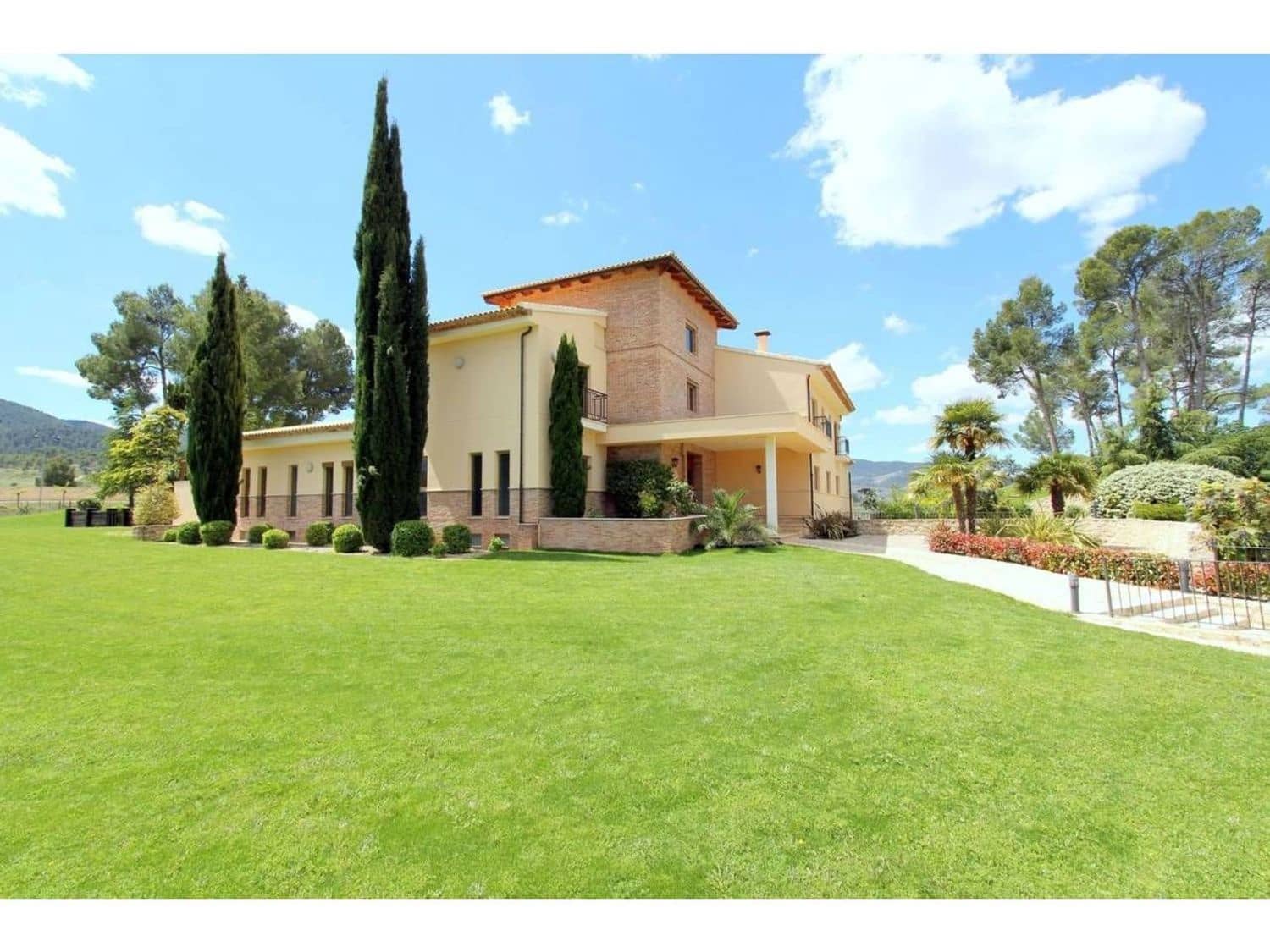 9 quarto Quinta/Casa Rural para venda em Penaguila com piscina garagem - 2 600 000 € (Ref: 9810935)