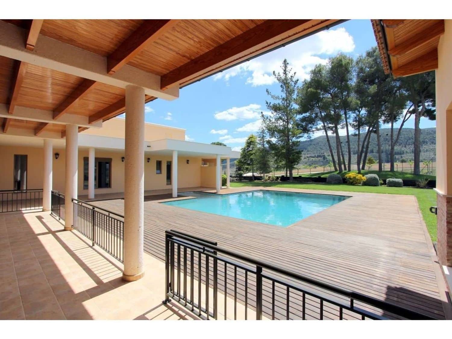 9 quarto Quinta/Casa Rural para venda em Penaguila com piscina garagem - 2 600 000 € (Ref: 9810935)