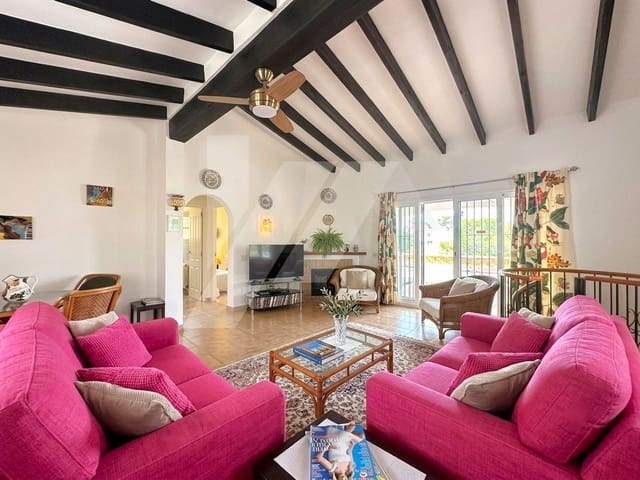 5 soverom Villa til salgs i Paichi, Teulada-Moraira med svømmebasseng garasje - € 625 000 (Ref: 9984267)