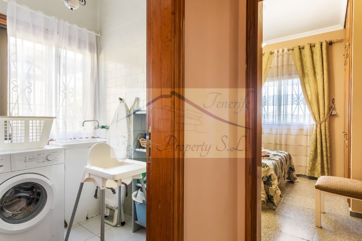 8 makuuhuone Huvila myytävänä paikassa Arona mukana uima-altaan - 1 125 000 € (Ref: 7500171)