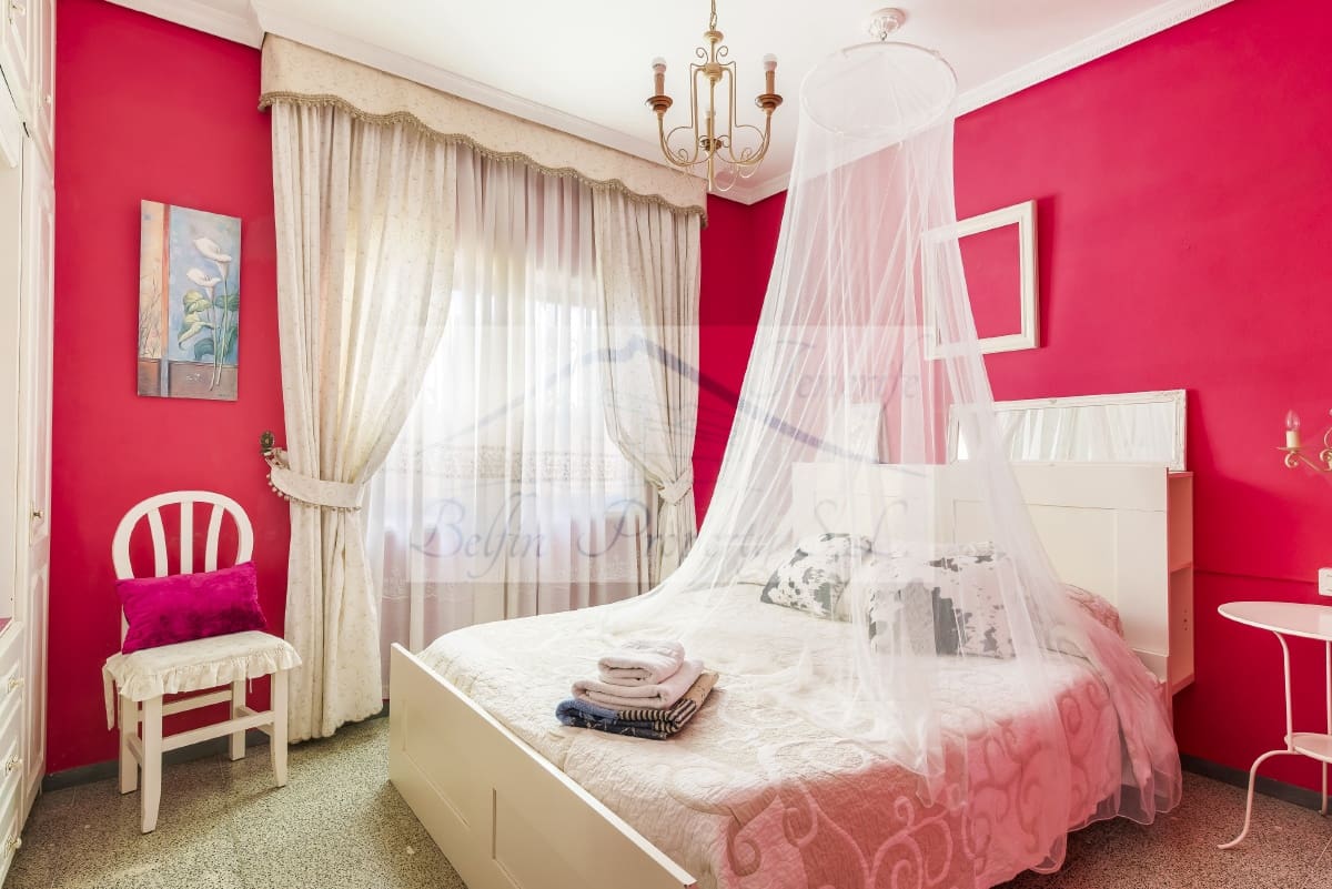 8 makuuhuone Huvila myytävänä paikassa Arona mukana uima-altaan - 1 125 000 € (Ref: 7500171)