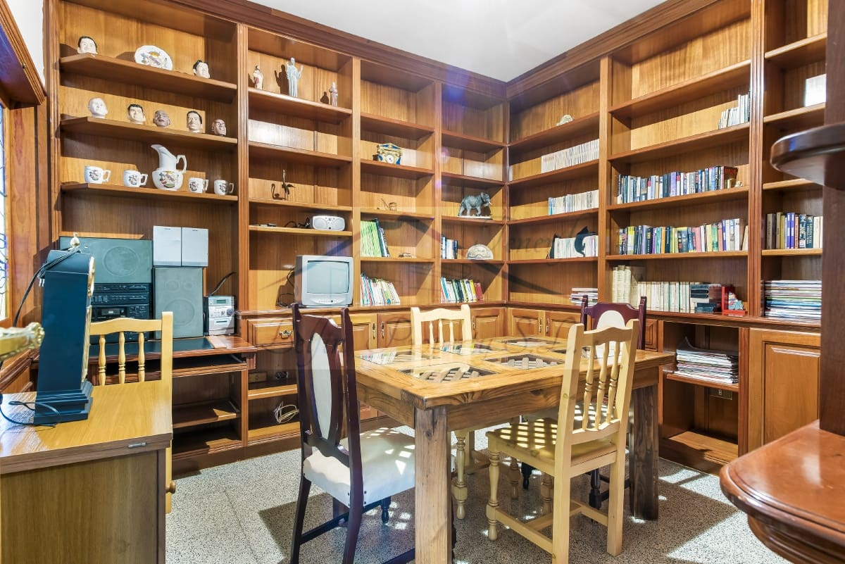 8 makuuhuone Huvila myytävänä paikassa Arona mukana uima-altaan - 1 125 000 € (Ref: 7500171)