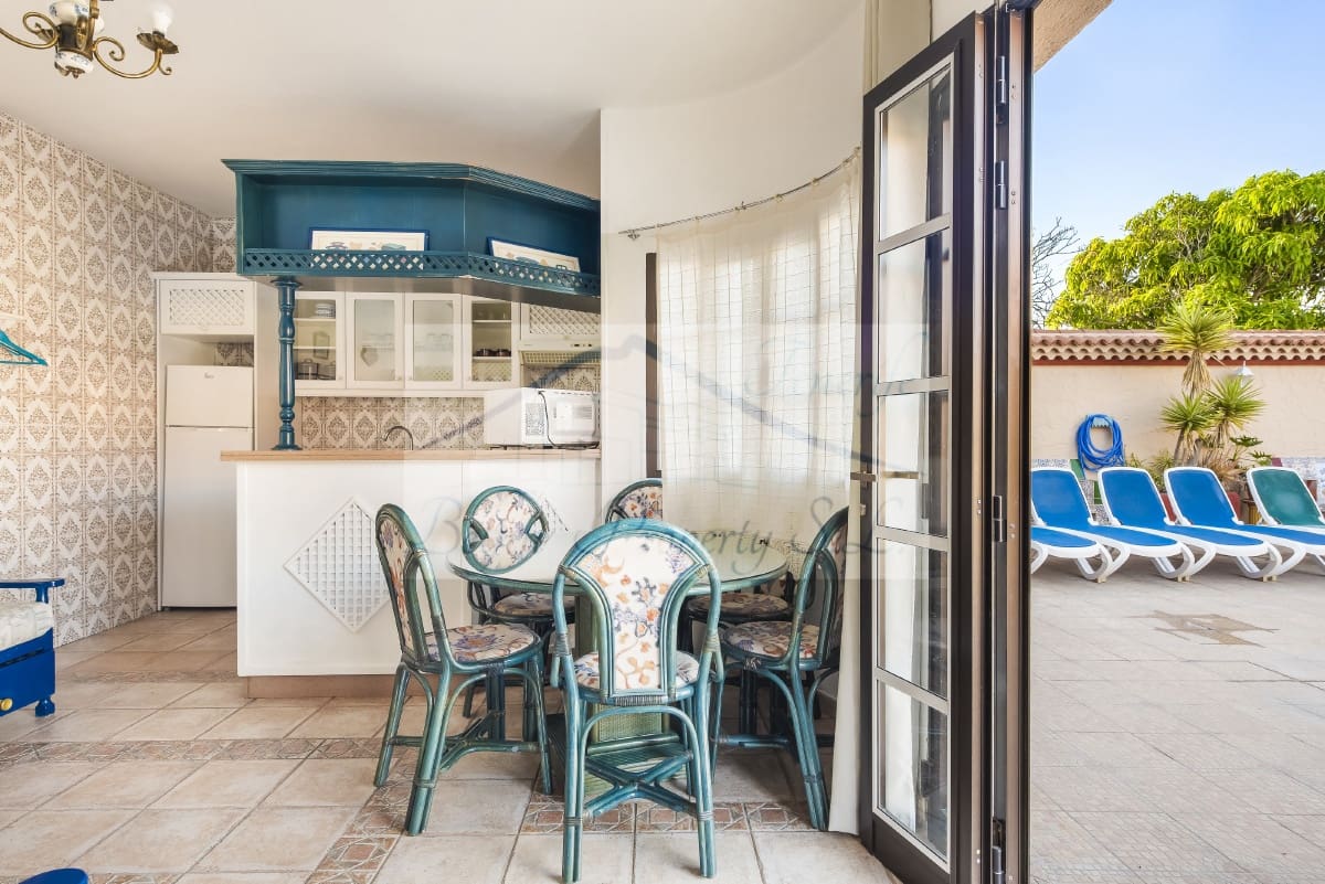 8 makuuhuone Huvila myytävänä paikassa Arona mukana uima-altaan - 1 125 000 € (Ref: 7500171)