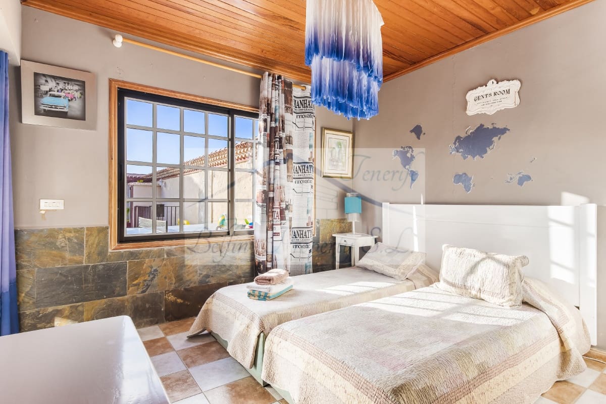 8 makuuhuone Huvila myytävänä paikassa Arona mukana uima-altaan - 1 125 000 € (Ref: 7500171)