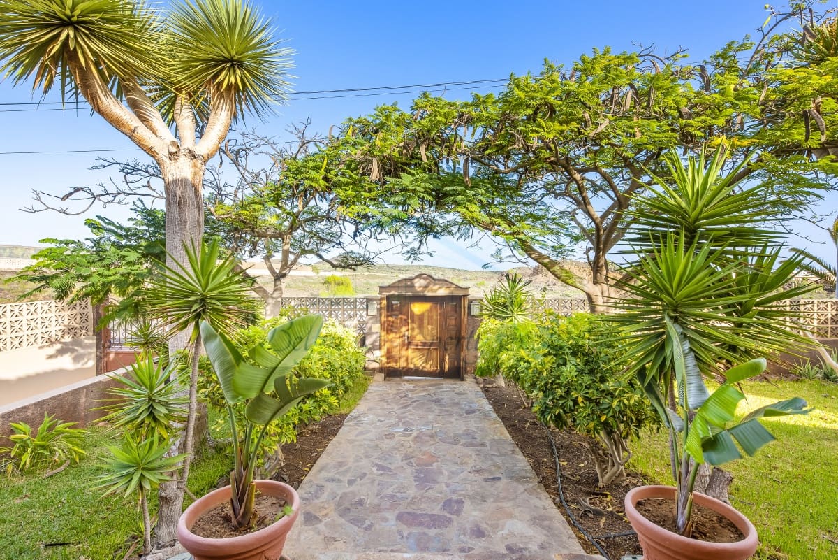 8 makuuhuone Huvila myytävänä paikassa Arona mukana uima-altaan - 1 125 000 € (Ref: 7500171)