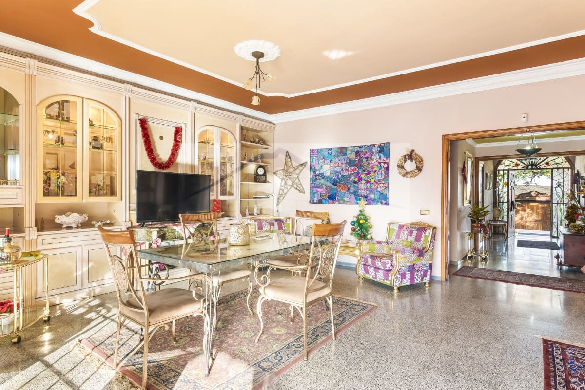 8 makuuhuone Huvila myytävänä paikassa Arona mukana uima-altaan - 1 125 000 € (Ref: 7500171)