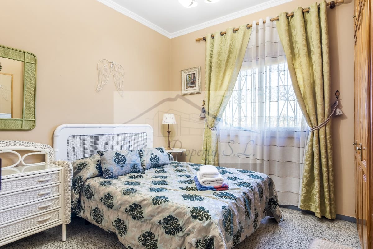 8 makuuhuone Huvila myytävänä paikassa Arona mukana uima-altaan - 1 125 000 € (Ref: 7500171)