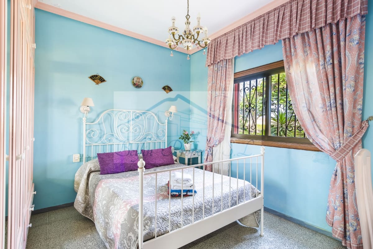 8 makuuhuone Huvila myytävänä paikassa Arona mukana uima-altaan - 1 125 000 € (Ref: 7500171)