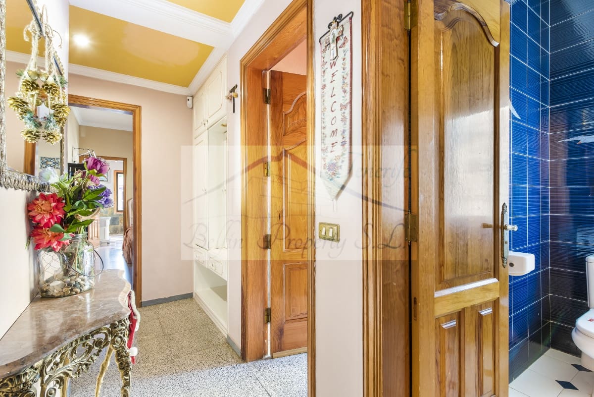 8 makuuhuone Huvila myytävänä paikassa Arona mukana uima-altaan - 1 125 000 € (Ref: 7500171)