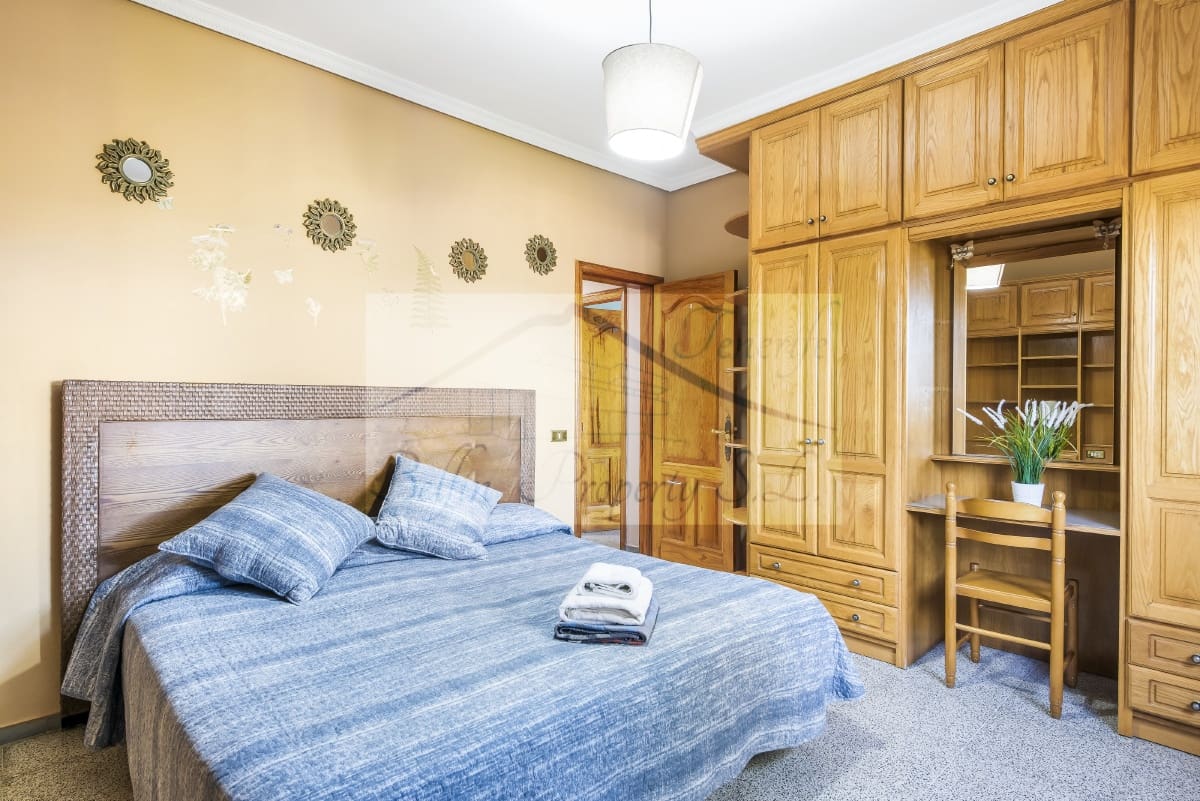 8 makuuhuone Huvila myytävänä paikassa Arona mukana uima-altaan - 1 125 000 € (Ref: 7500171)