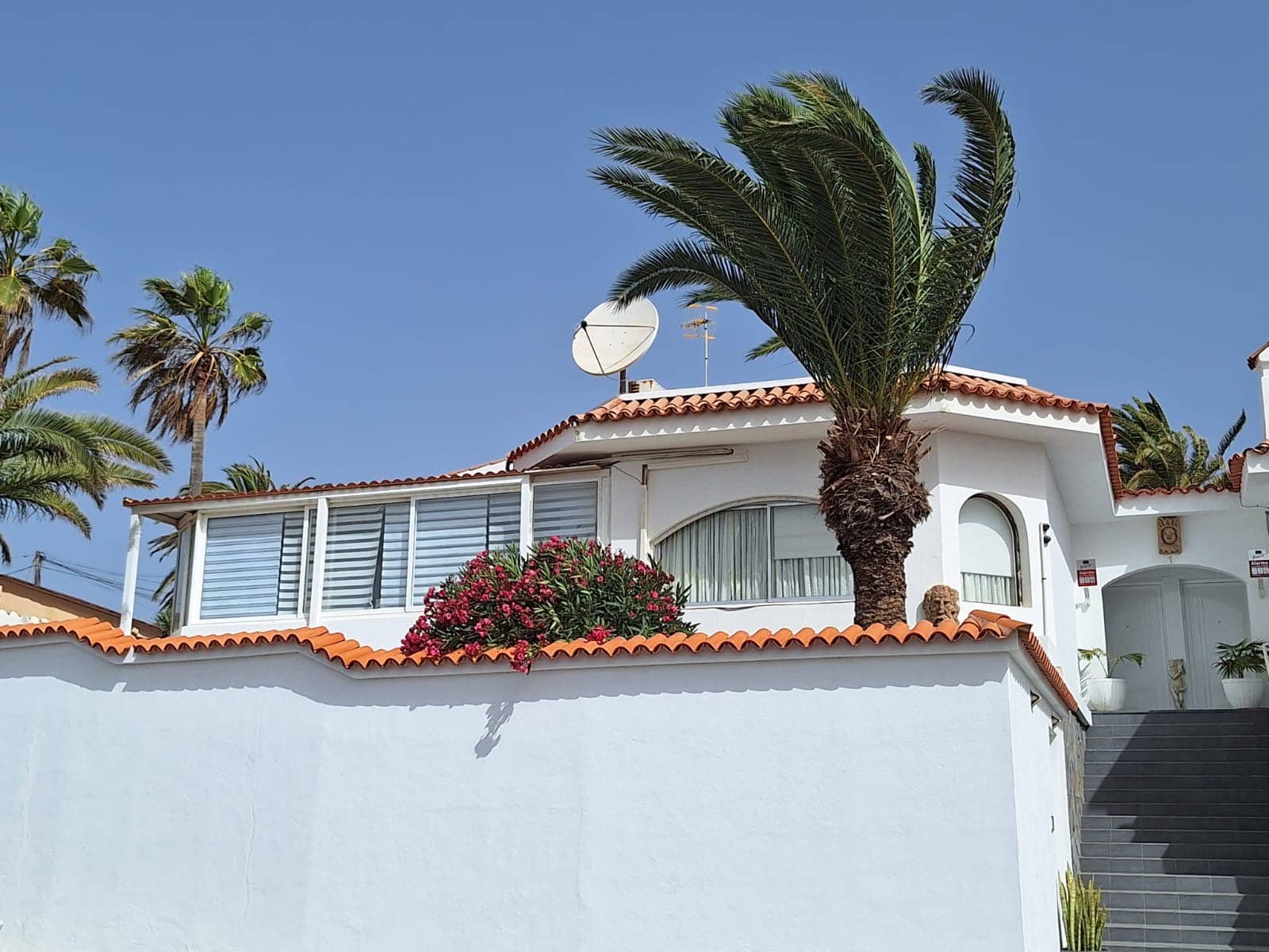 3 bedroom Villa for sale in Granadilla de Abona with pool - € 630,000 (Ref: 10026181)