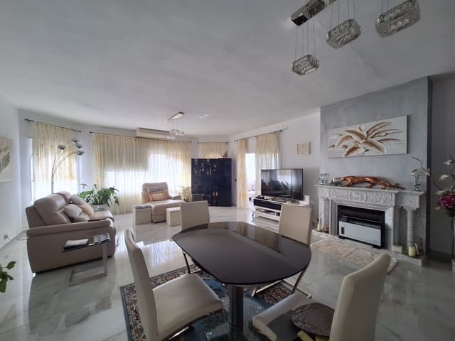3 bedroom Villa for sale in Granadilla de Abona with pool - € 630,000 (Ref: 10026181)