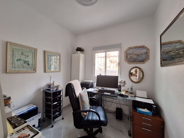 3 bedroom Villa for sale in Granadilla de Abona with pool - € 630,000 (Ref: 10026181)