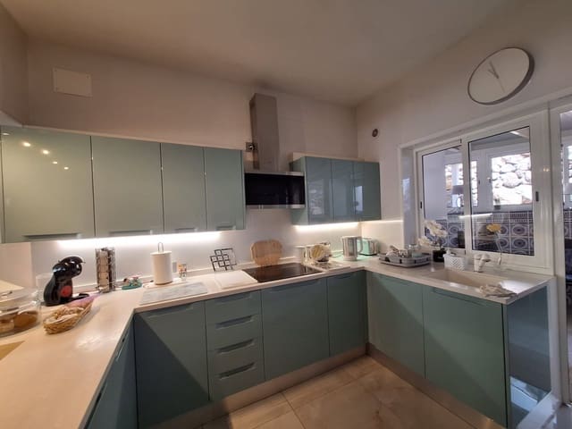 Chalet de 3 habitaciones en San Isidro de Abona, Granadilla de Abona en venta con piscina - 630.000 € (Ref: 10026181)
