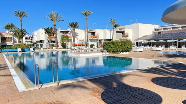 Apartamento de 2 habitaciones en Costa del Silencio, Arona en venta con piscina - 230.000 € (Ref: 10034331)
