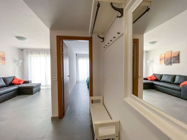 1 soveværelse Lejlighed til salg i El Medano, Granadilla de Abona med swimmingpool garage - € 295.000 (Ref: 10138856)