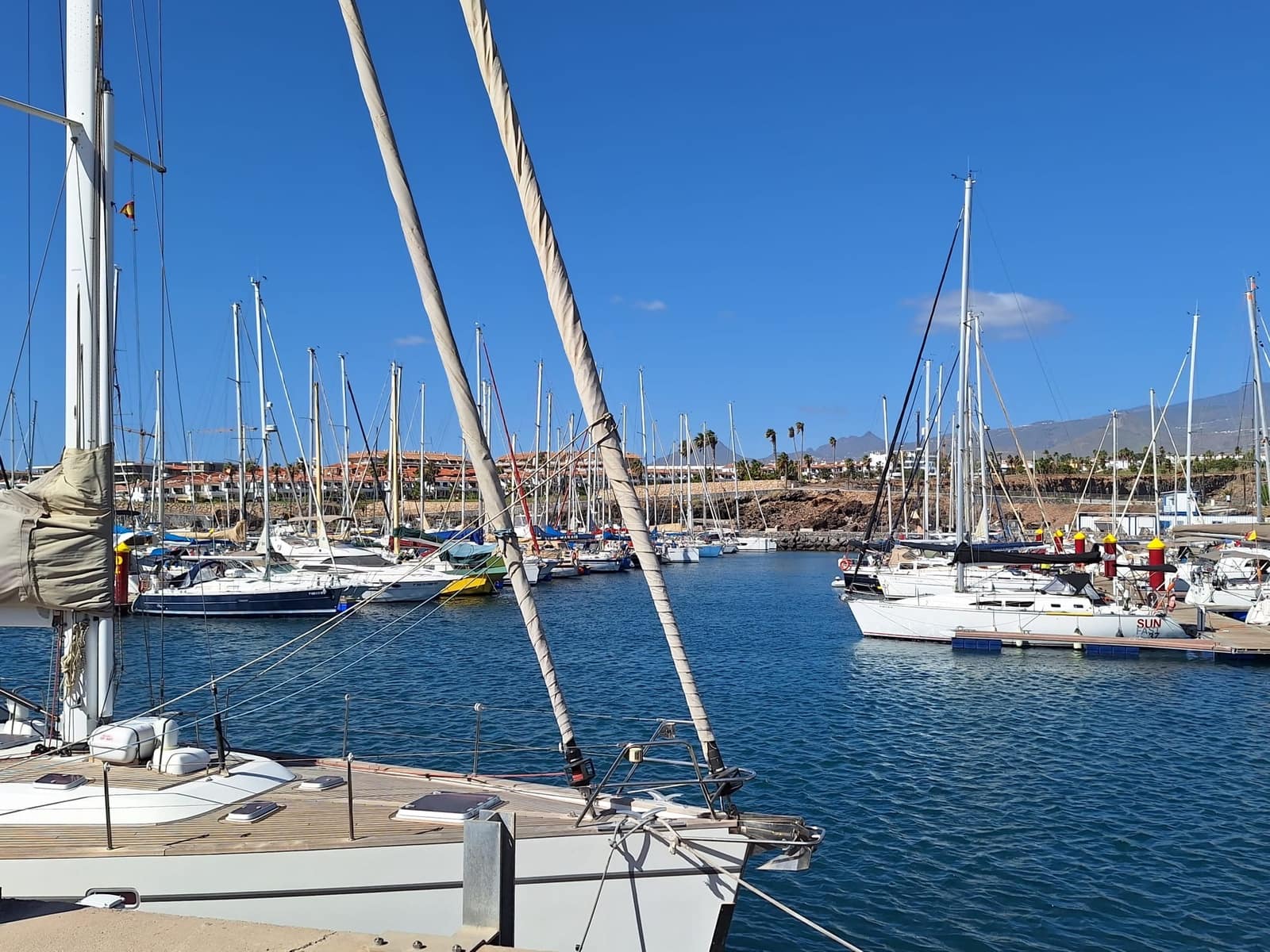 2 soveværelse Lejlighed til salg i Amarilla Golf med swimmingpool - € 430.000 (Ref: 8689957)