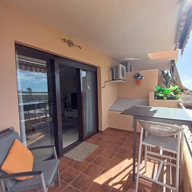 2 soverom Leilighet til salgs i Amarilla Golf med svømmebasseng garasje - € 325 000 (Ref: 8774565)