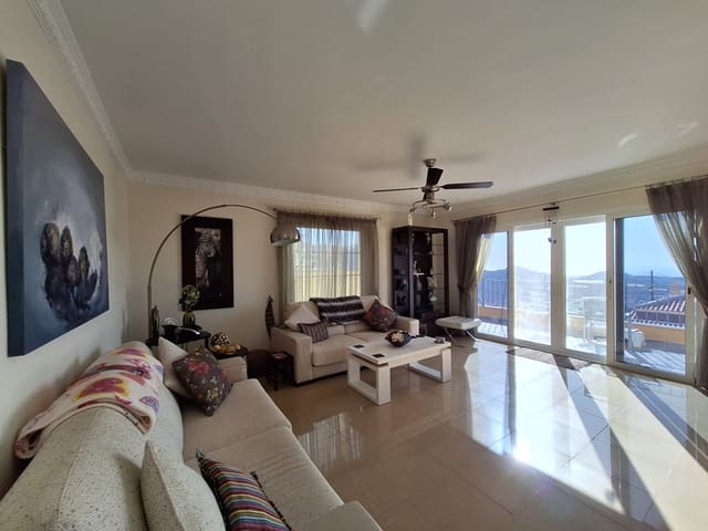 5 slaapkamer Villa te koop in Valle de San Lorenzo, Arona met zwembad garage - € 675.000 (Ref: 8816580)