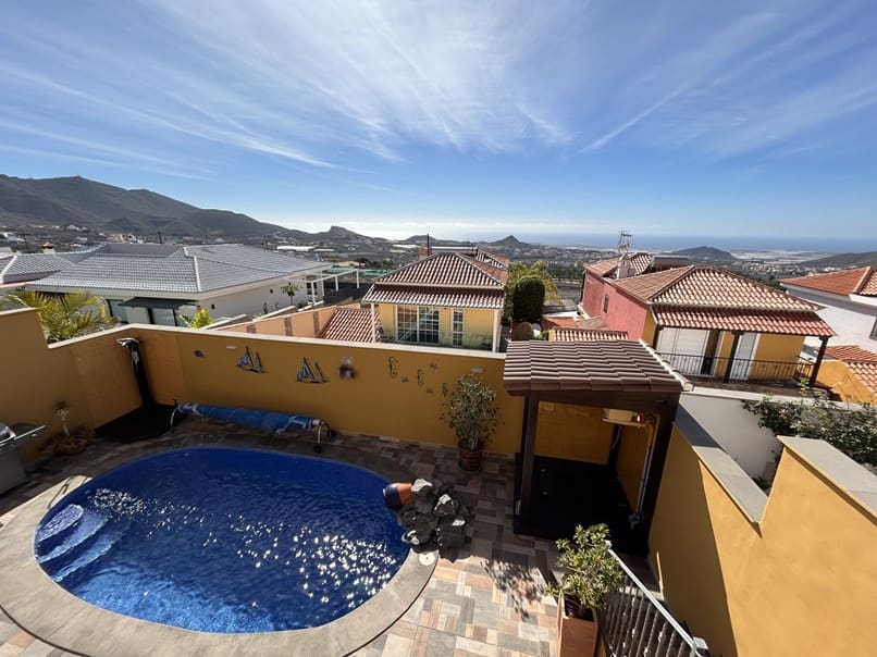 5 bedroom Villa for sale in Valle de San Lorenzo with pool garage - € 675,000 (Ref: 8816580)