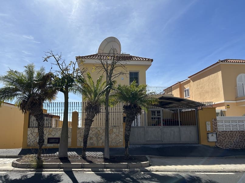 5 bedroom Villa for sale in Valle de San Lorenzo with pool garage - € 675,000 (Ref: 8816580)