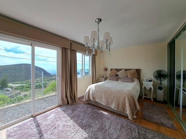 Chalet de 3 habitaciones en El Fronton, San Miguel de Abona en venta con piscina garaje - 425.000 € (Ref: 8853165)