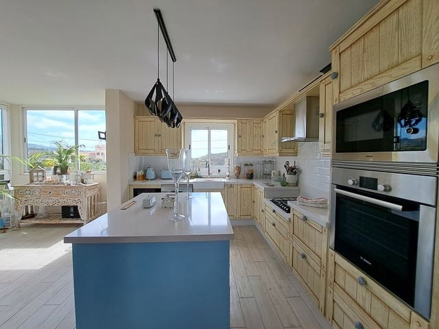 Chalet de 3 habitaciones en El Fronton, San Miguel de Abona en venta con piscina garaje - 425.000 € (Ref: 8853165)