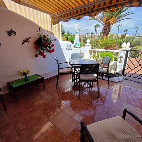 2 soveværelse Lejlighed til salg i Amarilla Golf, San Miguel de Abona med swimmingpool - € 269.900 (Ref: 8885415)