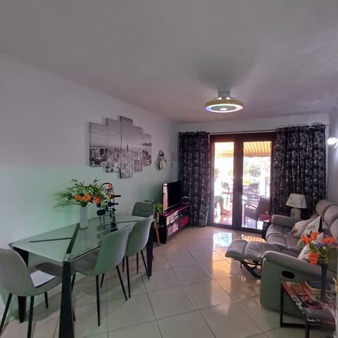 2 soveværelse Lejlighed til salg i Amarilla Golf, San Miguel de Abona med swimmingpool - € 269.900 (Ref: 8885415)