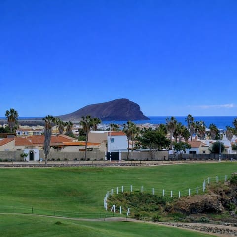 2 soveværelse Villa til salg i Golf del Sur, San Miguel de Abona med swimmingpool garage - € 450.000 (Ref: 9539902)