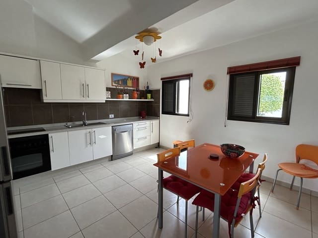 2 slaapkamer Villa te koop in Golf del Sur, San Miguel de Abona met zwembad garage - € 399.995 (Ref: 9539902)