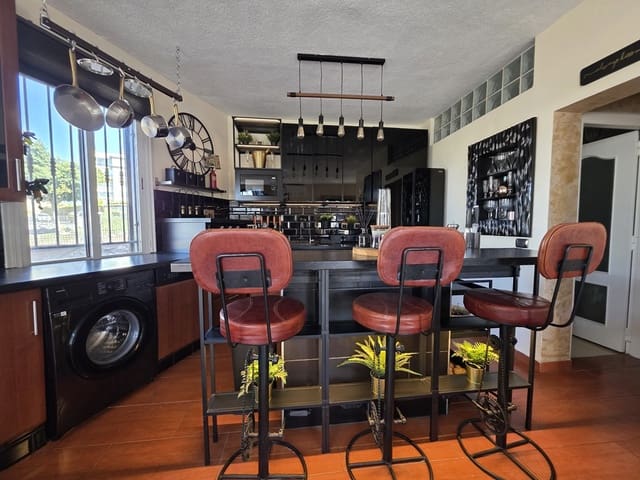 3 chambre Appartement à vendre à Golf del Sur, San Miguel de Abona avec piscine garage - 395 000 € (Ref: 9779158)