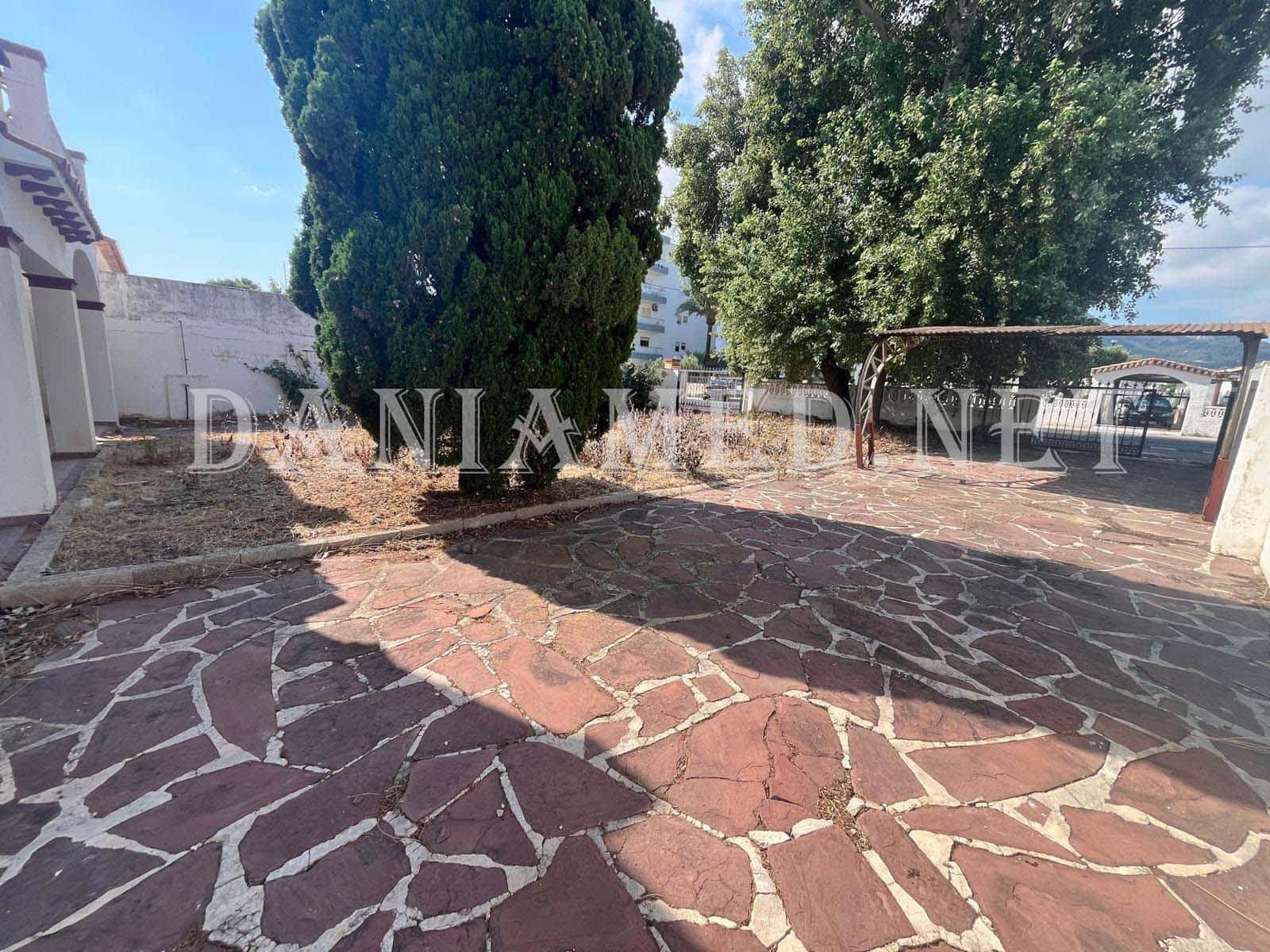 Chalet de 8 habitaciones en Dénia en venta con garaje - 590.000 € (Ref: 9131845)