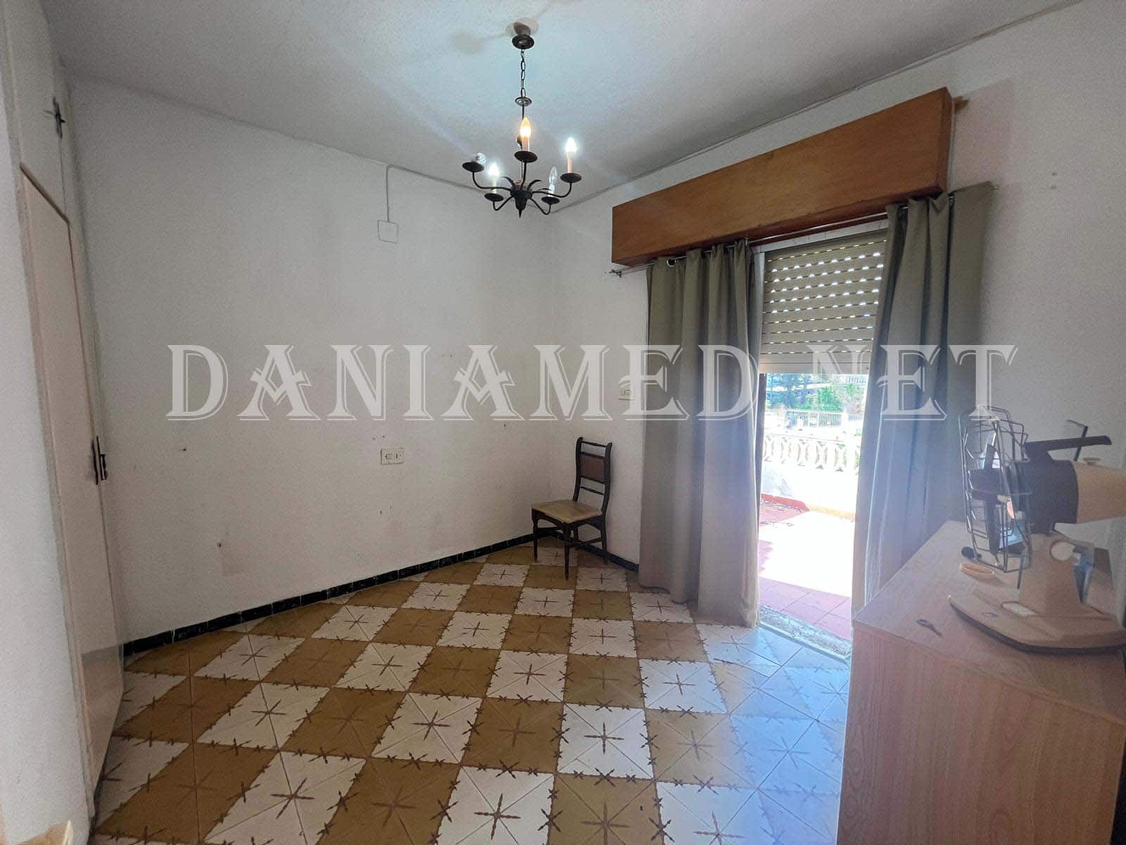 Chalet de 8 habitaciones en Dénia en venta con garaje - 590.000 € (Ref: 9131845)